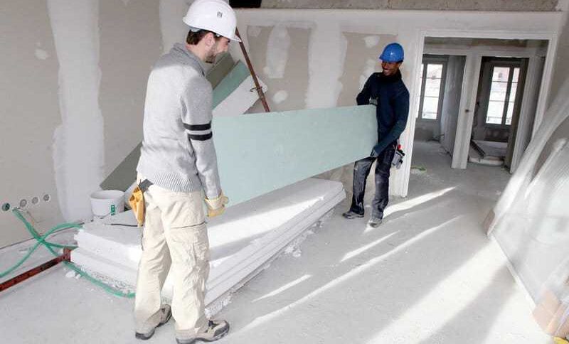 Excelencia y Transformación Integral en Reformas: Calidad, Innovación y Arquitectura Funcional 3 Reformas trabajando